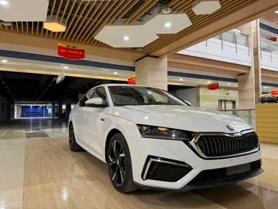 Skoda Octavia 2023, 34000 км, за 129000 CNY