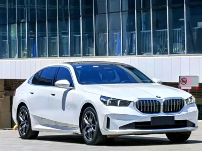 BMW 5 Series 2024, 10000 км, за 258500 CNY