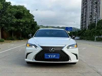 Lexus ES 2020, 80000 км, за 179000 CNY
