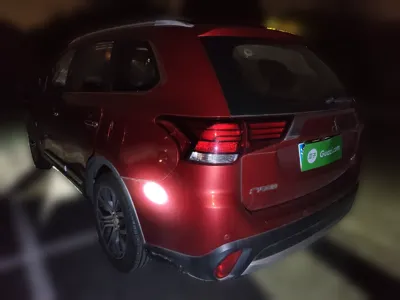 Mitsubishi Outlander · 2018 год