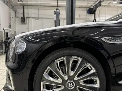 Bentley Flying Spur PHEV 0, 100 км, за 3930000 CNY