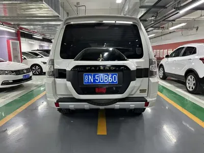 Mitsubishi Pajero (Import) 2019, 52000 км, за 177800 CNY