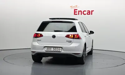 Volkswagen Golf 2015, 128202 км, за 8700000 KRW