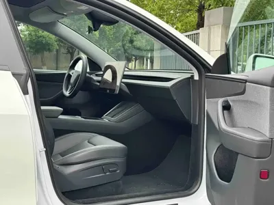 Tesla Model Y 2025, 17000 км, за 219800 CNY - фото 11