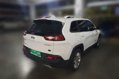 Jeep Cherokee 2016, 77100 км, за 47246.29 CNY