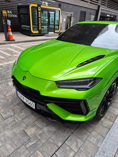 Lamborghini Urus 2023, 4600 км, за 315000000 KRW