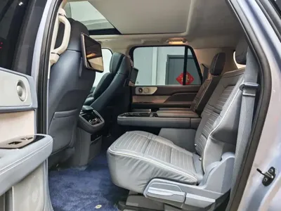 Lincoln Navigator 2022, 24000 км, за 638000 CNY - фото 11