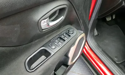 Jeep Renegade 2016, 55850 км, за 9900000 KRW - фото 16
