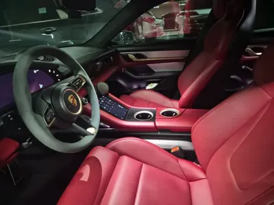 Porsche Taycan 2024, 12000 км, за 177000000 KRW