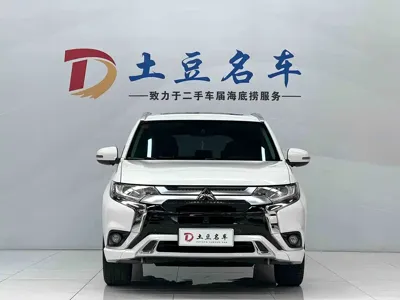 Mitsubishi Outlander 2022, 29100 км, за 129800 CNY