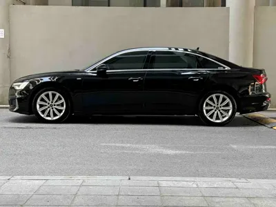 Audi A6L 2022, 66000 км, за 223000 CNY