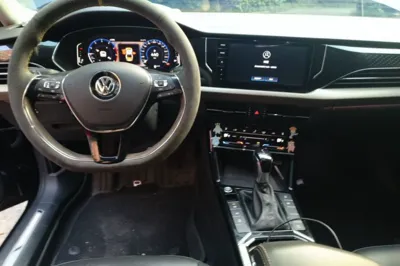 Volkswagen Passat 2020, 80399 км, за 94462.61 CNY