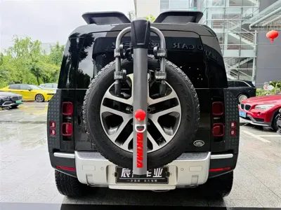 Land Rover Defender 2023, 40000 км, за 588800 CNY