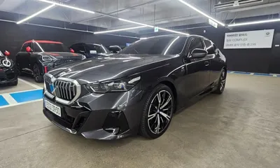 BMW 5-Series · 2025 год