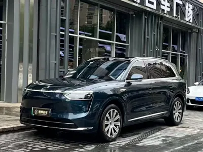 AITO 问界 AITO M8 · 2025 год
