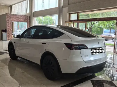 Tesla Model Y 2023, 20000 км, за 166000 CNY