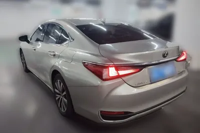 Lexus ES 2018, 102500 км, за 140364.47 CNY