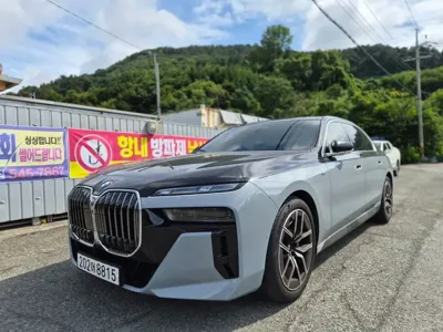 BMW 7-Series · 2023 год