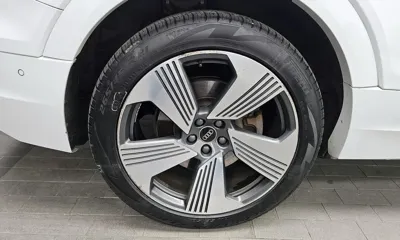 Audi e-tron 2022, 102242 км, за 49900000 KRW - фото 5