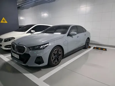 BMW 5-Series 2025, 12000 км, за 75170000 KRW - фото 3