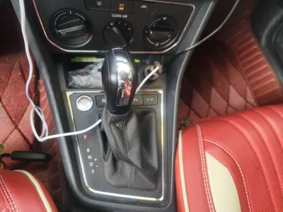 Volkswagen Lavida 2017, 55100 км, за 42821.78 CNY - фото 15