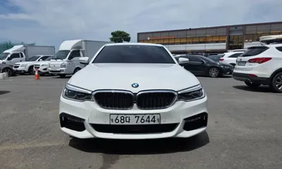 BMW 5-Series · 2017 год