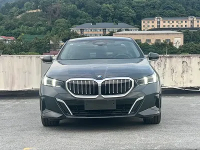 BMW 5 Series 2025, 3700 км, за 325800 CNY - фото 2