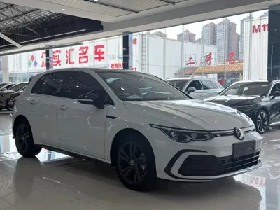 Volkswagen Golf 2023, 19000 км, за 156800 CNY