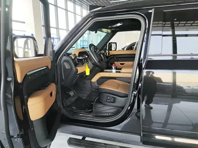 Land Rover Defender 2025, 22000 км, за 708000 CNY