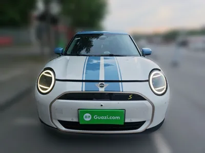 MINI Electric MINI COOPER 2024, 10700 км, за 154211.93 CNY