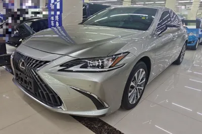 Lexus ES · 2022 год
