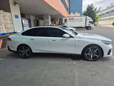 BMW 5-Series 2025, 1900 км, за 53870000 KRW