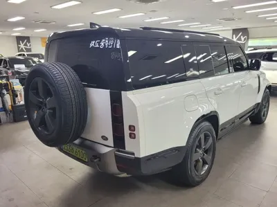 Land Rover Defender 2023, 28212 км, за 93000000 KRW