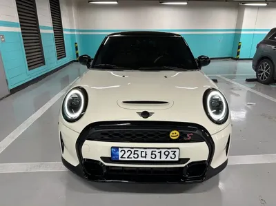 MINI Cooper · 2023 год
