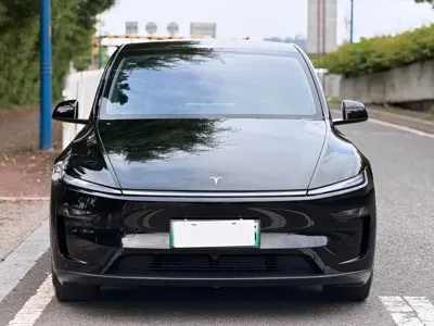Tesla Model Y 2025, 19900 км, за 219800 CNY