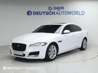 Jaguar XF · 2018 год