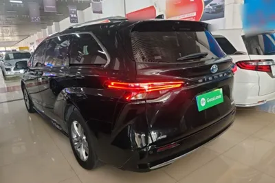 Toyota Sienna 2021, 107200 км, за 206821.42 CNY