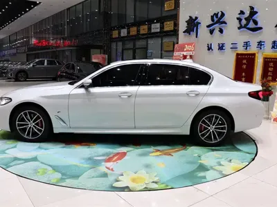 BMW 5 Series 2021, 107000 км, за 173800 CNY