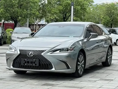 Lexus ES · 2020 год