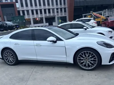 Porsche Panamera 2026, 11000 км, за 918000 CNY