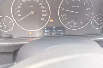 BMW 3 Series 2015, 125399 км, за 40150.87 CNY - фото 12