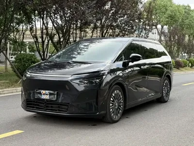 Xpeng X9 · 2026 год
