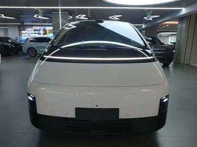 Li Auto MEGA 2025, 2300 км, за 528983.98 CNY