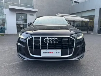 Audi Q7 2023, 27599 км, за 368800 CNY