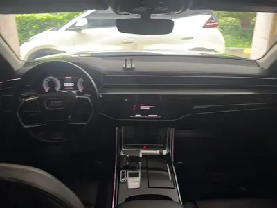 Audi A8 2020, 73000 км, за 338800 CNY