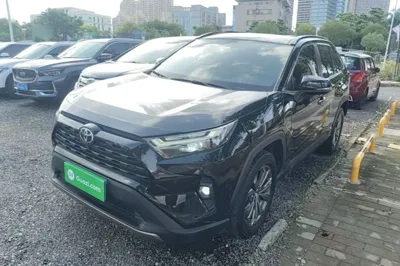 Toyota RAV4 2023, 27500 км, за 126884.1 CNY - фото 1
