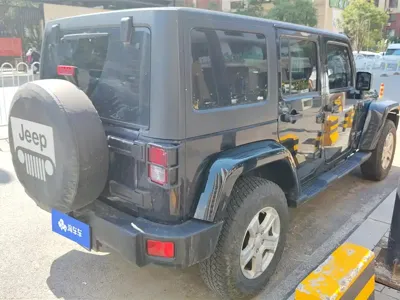 Jeep Wrangler 2014, 94000 км, за 93000 CNY