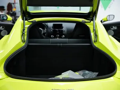 Aston Martin V8 Vantage 2018, 35200 км, за 838000 CNY - фото 33