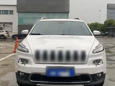 Jeep Cherokee 2021, 79900 км, за 68000 CNY