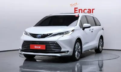 Toyota Sienna · 2023 год